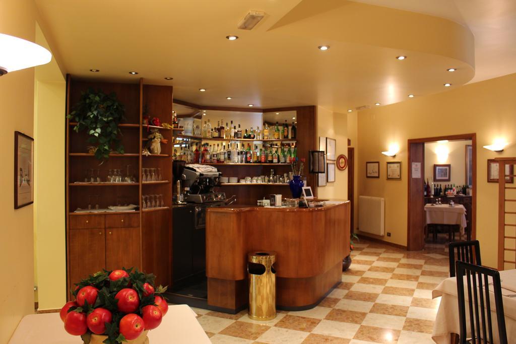 Hotel Ristorante Dotto Varago Exterior foto