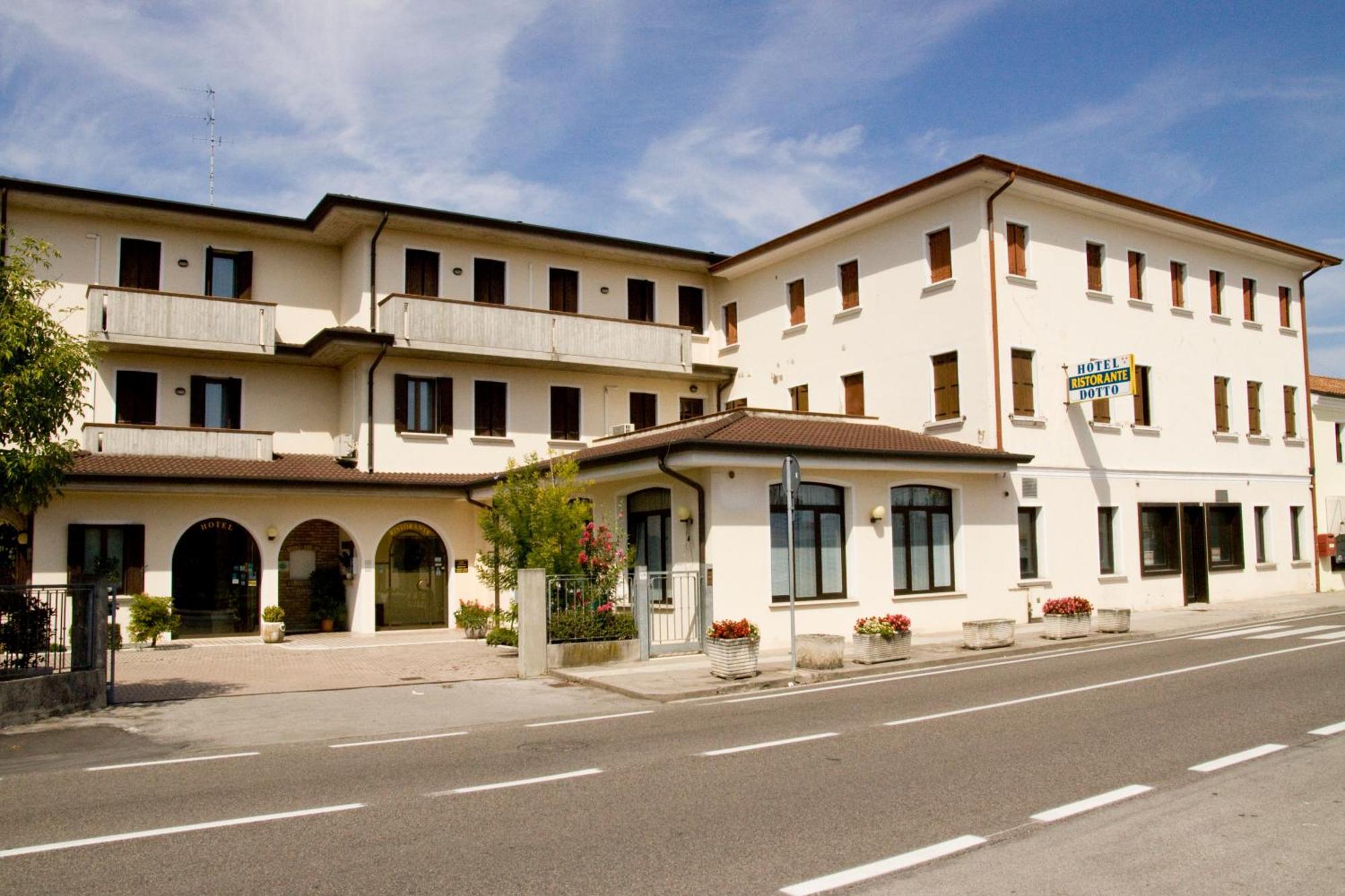 Hotel Ristorante Dotto Varago Exterior foto