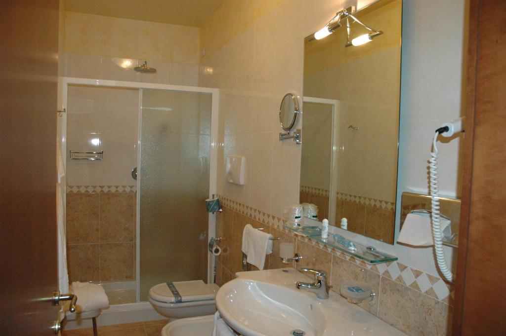Hotel Ristorante Dotto Varago Habitación foto
