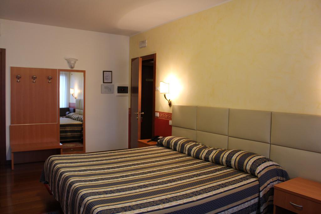Hotel Ristorante Dotto Varago Exterior foto